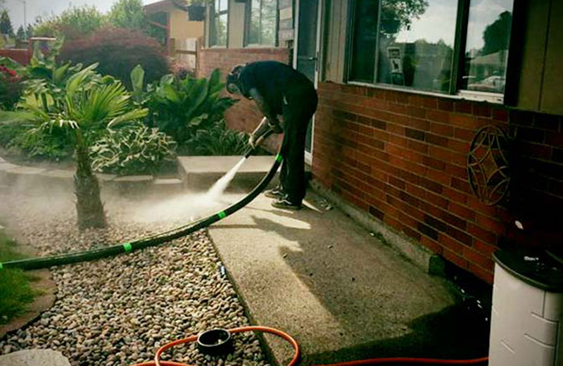 Residential dustless blasting